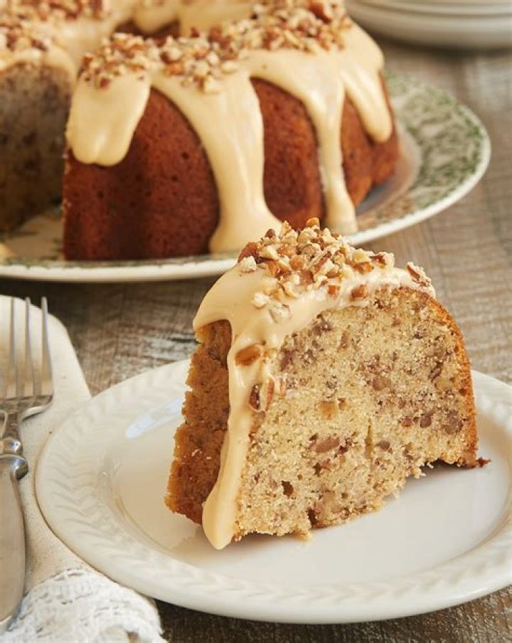 Easy Caramel-Glazed Pecan Spice Cake Recipe