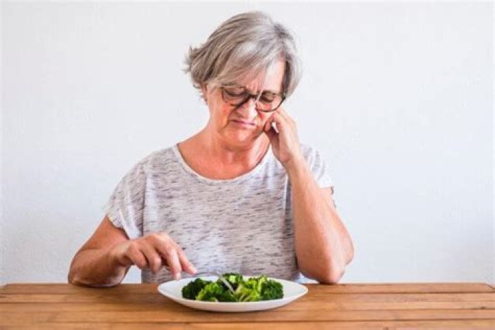 Eating problems (hamstering) | Dementia Support Forum