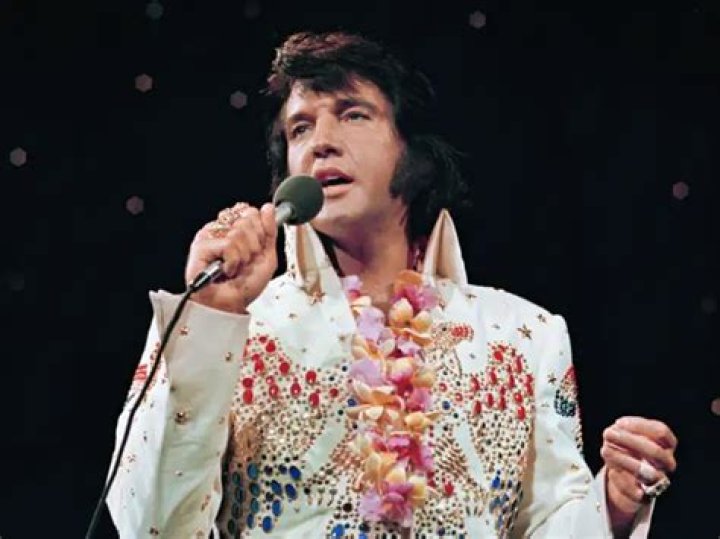 Elvis Lives Again: Legendary Singer Returns in a Groundbreaking Holographic Concert!