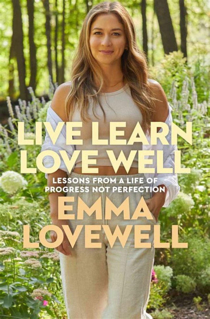 Emma Lovewell Wikipedia, Jeans, Books, Husband, Birthday, Salary, Age, Dancer
