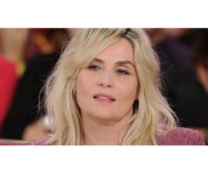 Emmanuelle Seigner Jeune - Bonjour Buzz
