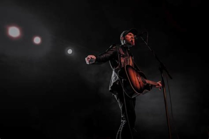 Eric Paslay concert opens QC Storm season