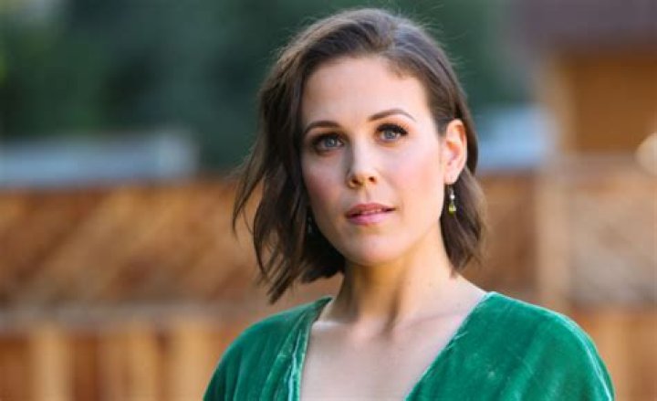Erin Krakow, Bio, Net uru, Twitter, Instagram na Mmekọrịta