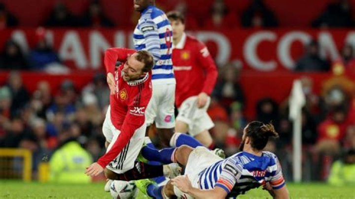 Fans all say the same thing as Andy Carroll gets sent off vs Man Utd for two horror tackles in 'crazy ten minutes'