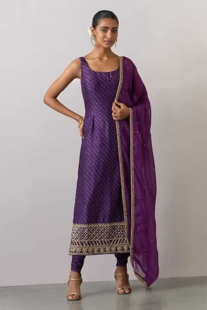 Fashion Face-Off: Mrunal Thakur vs Mouni Roy: Who wore this kurta set with the purple bandhani dupatta better?