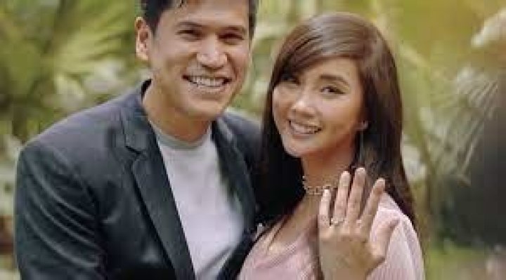 Filipina model Alodia Gosiengfiao has a family business and is now engaged to Christopher Quimbo.
