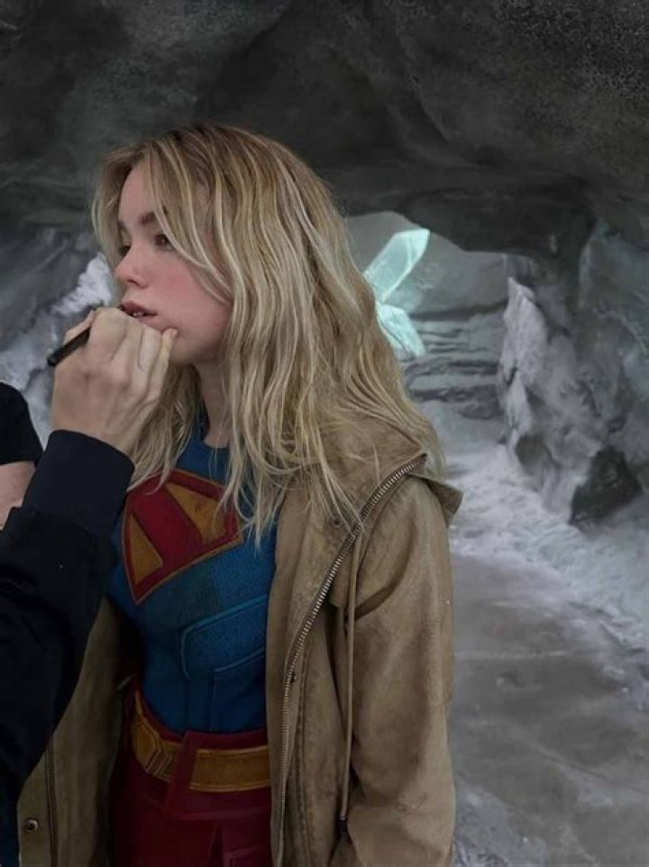 First Glimpse at Miss Martian in Supergirl