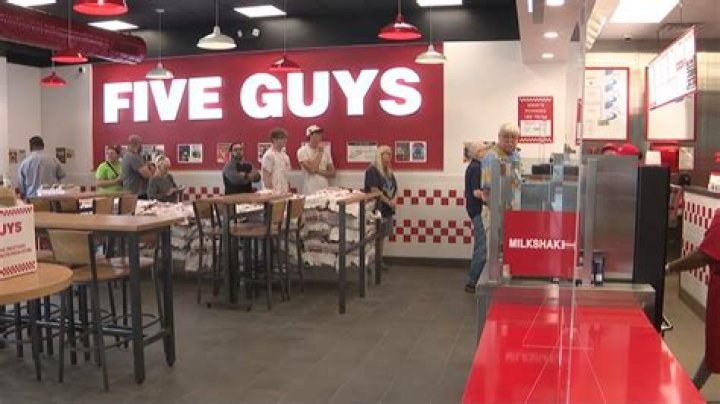 Five Guys debuts in Davenport