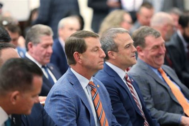 Football powers converge to support South Carolina athlete compensation bill