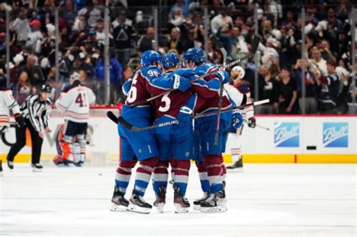 Francouz, Kadri lead Avs to 4-0 win over Oilers in Game 2