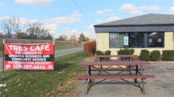 Galesburg restaurant has given out thousands of free meals since the pandemic started