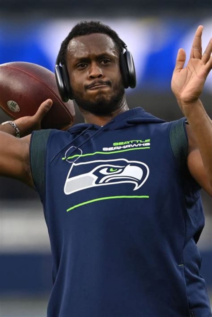 Geno Smith Net Worth: Contracts [2023 Update]