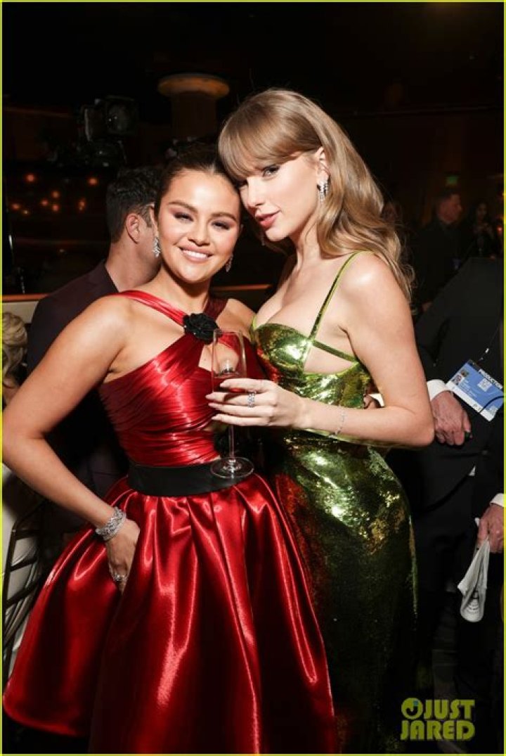 Golden Globes Lip-Reading Drama of Taylor Swift, Selena Gomez, and the Timothée Chalamet 