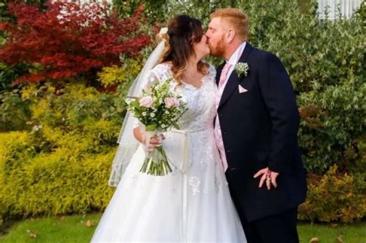 Groom’s raunchy wedding vow leaves bride and guests embarrassed in awkward clip