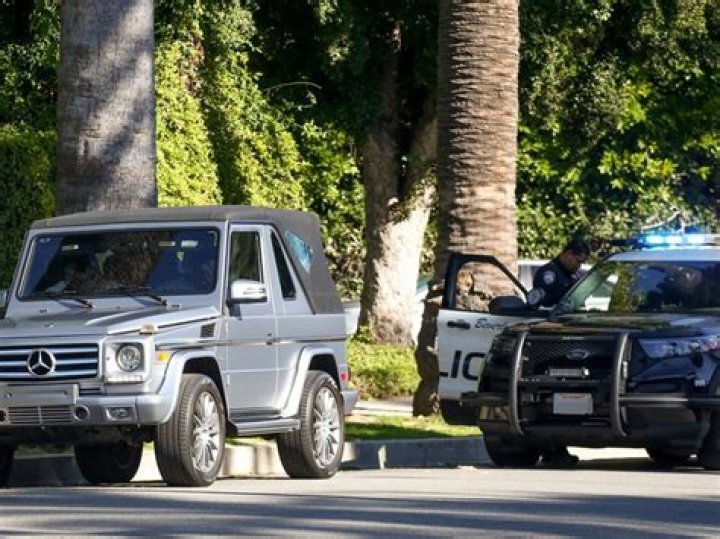 Hailey Bieber Arrested For Running A Stop Sign With Kendall Jenner Rallshe