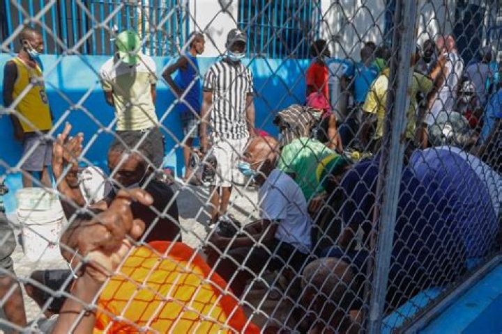 Haiti declares a curfew as it tries to restore order after weekend jailbreak, explosion of violence