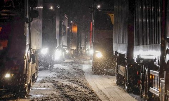 Heavy snowfall and freezing rain disrupt transport in Scandinavia and Germany