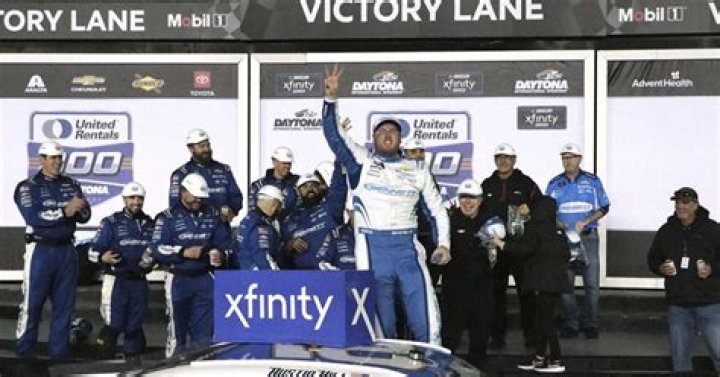 Hill wins 2nd straight Xfinity race to open season as teammate Love runs out of gas at Atlanta