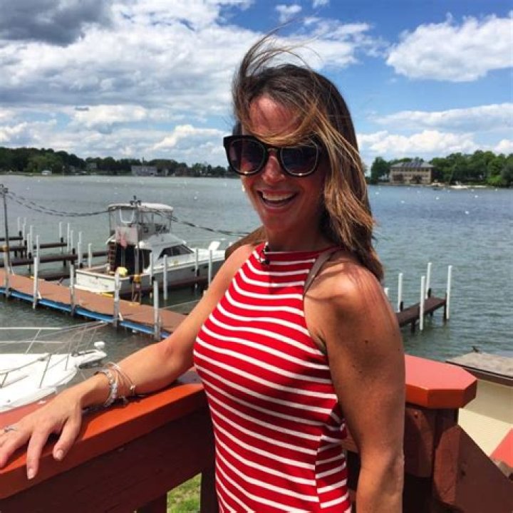 Hollie Strano (WKYC3) Wiki, age, divorce, change name, salary