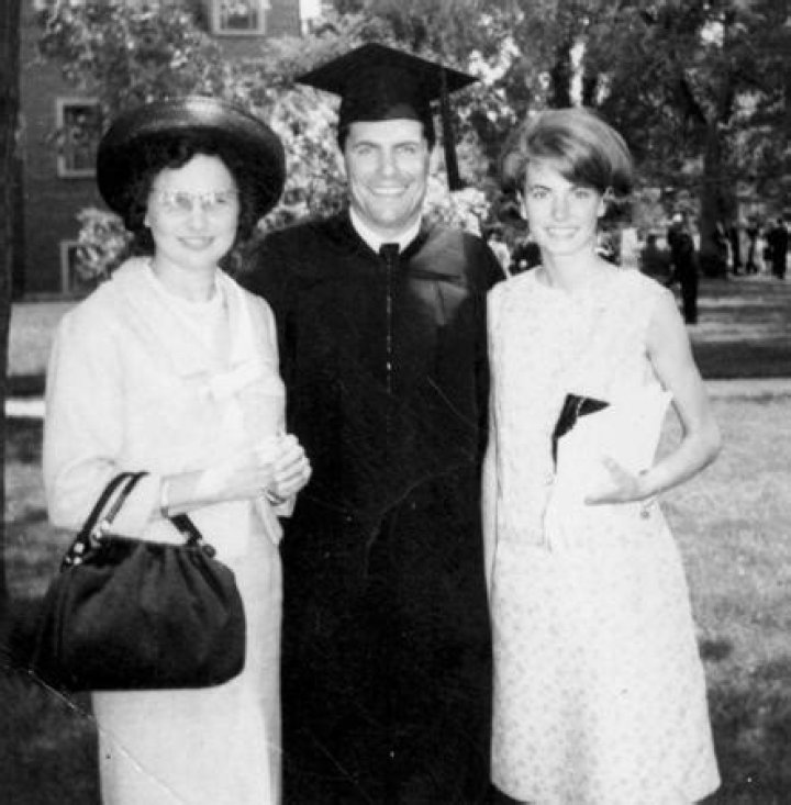How Did Robert Holmes Bell Die? Family, Career, Tribute and More