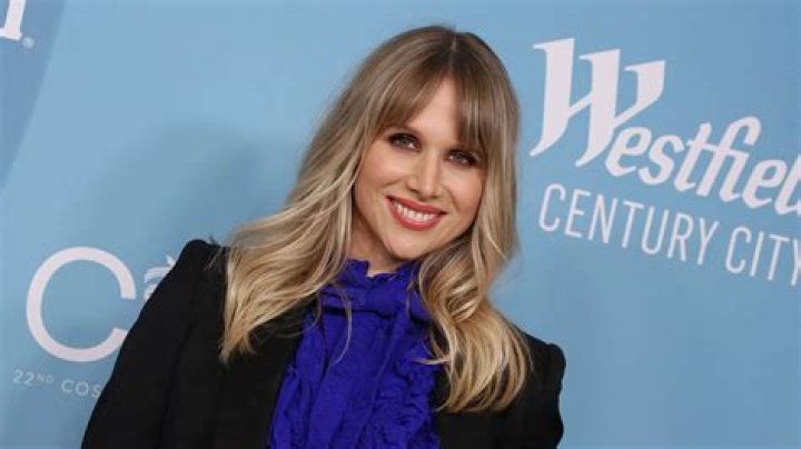 How is Lucy Punch from “Motherland” doing now? Husband, Net Worth