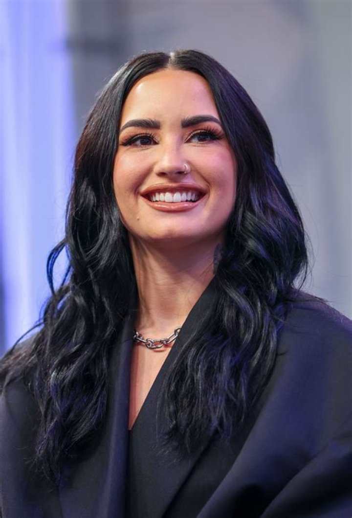 How Much Does Demi Lovato Weigh? A Comprehensive Analysis