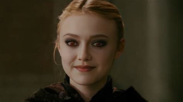 How Old Was Dakota Fanning In Twilight & How Old Was Her Character Jane Volturi?