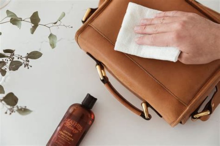 How to Clean a Leather Purse: Easy Expert Tips
