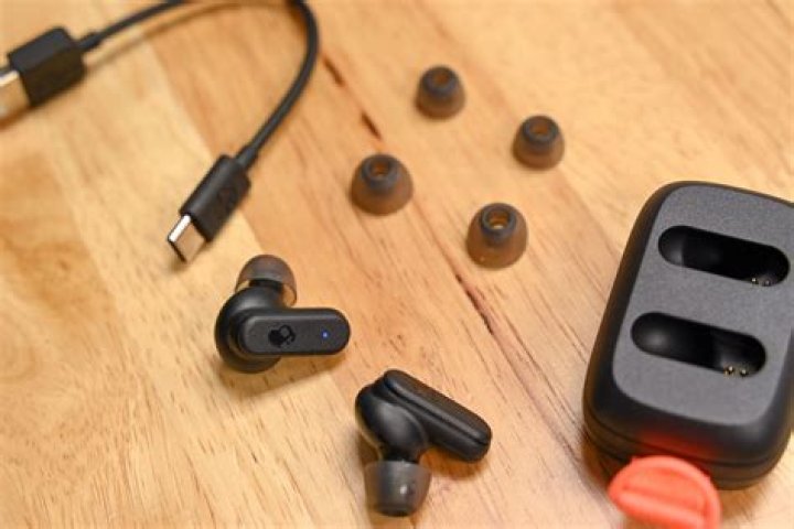 How to Fix One Earbud That Is Louder Than the Other