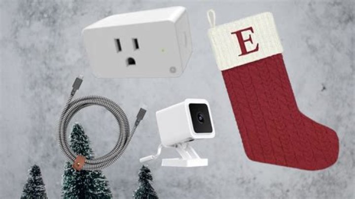 How-To Geek's Best Tech Stocking Stuffers for Holiday 2021
