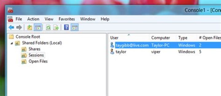 How to see who is downloading files from your network shares in windows 8