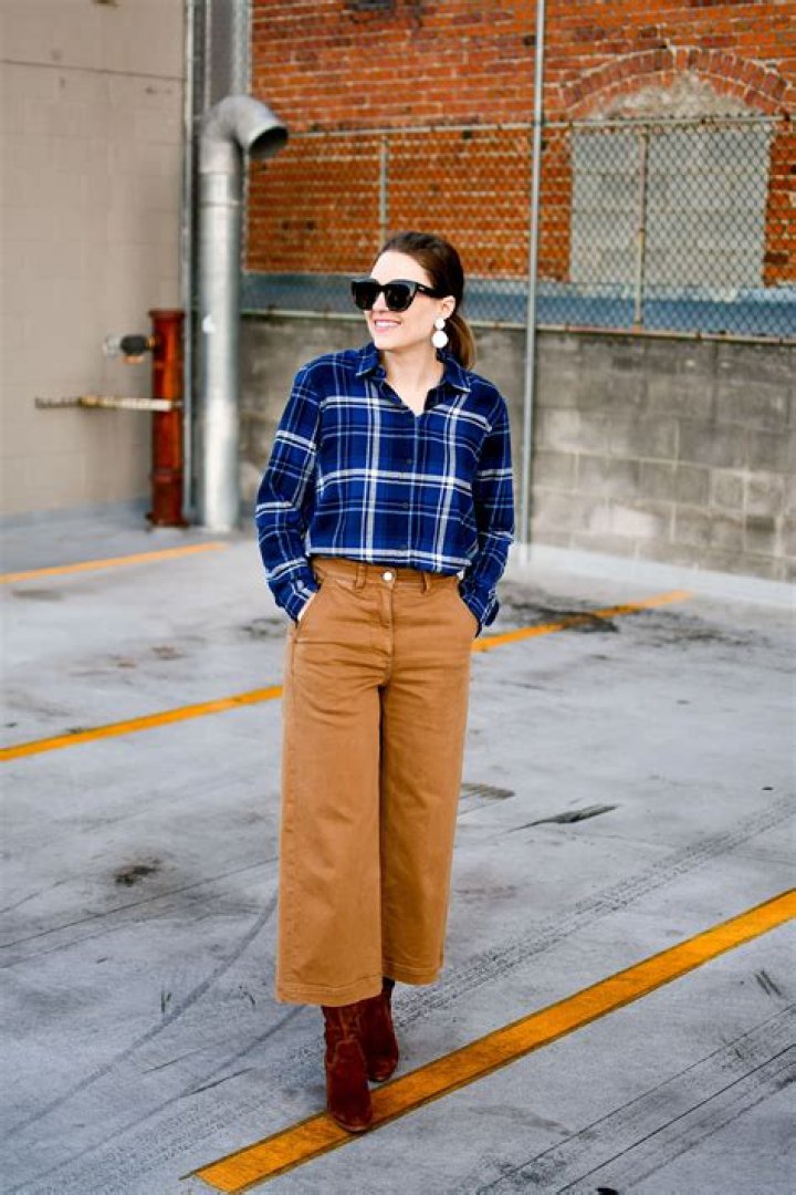 How to Style Cropped Pants with Boots Effortlessly