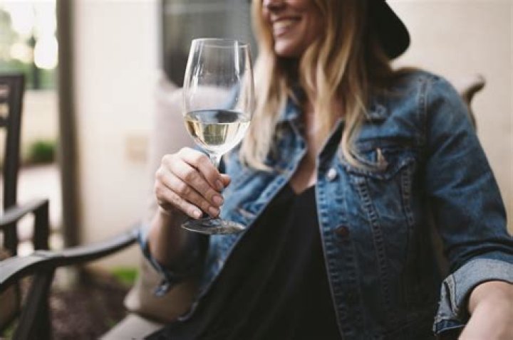 How White Wine Affects Your Body, According To Experts