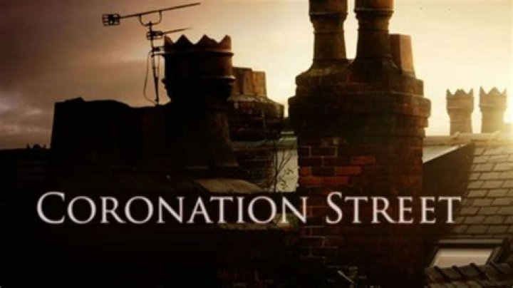 Huge legendary soap star to make return to Coronation Street tonight - and EastEnders fans will recognise her too