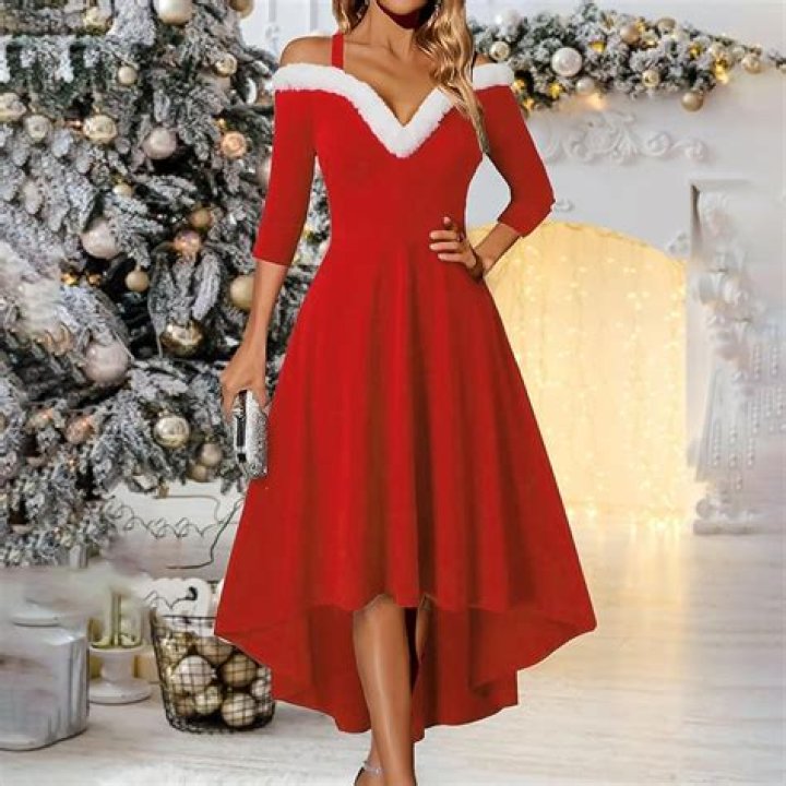 I found the perfect last-minute holiday party dress on Amazon, it's sparkly without being tacky & sexy but still classy