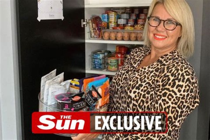 I’m a super organised mum, there’s a place for EVERYTHING in my house & even the inside of my cupboards are spotless