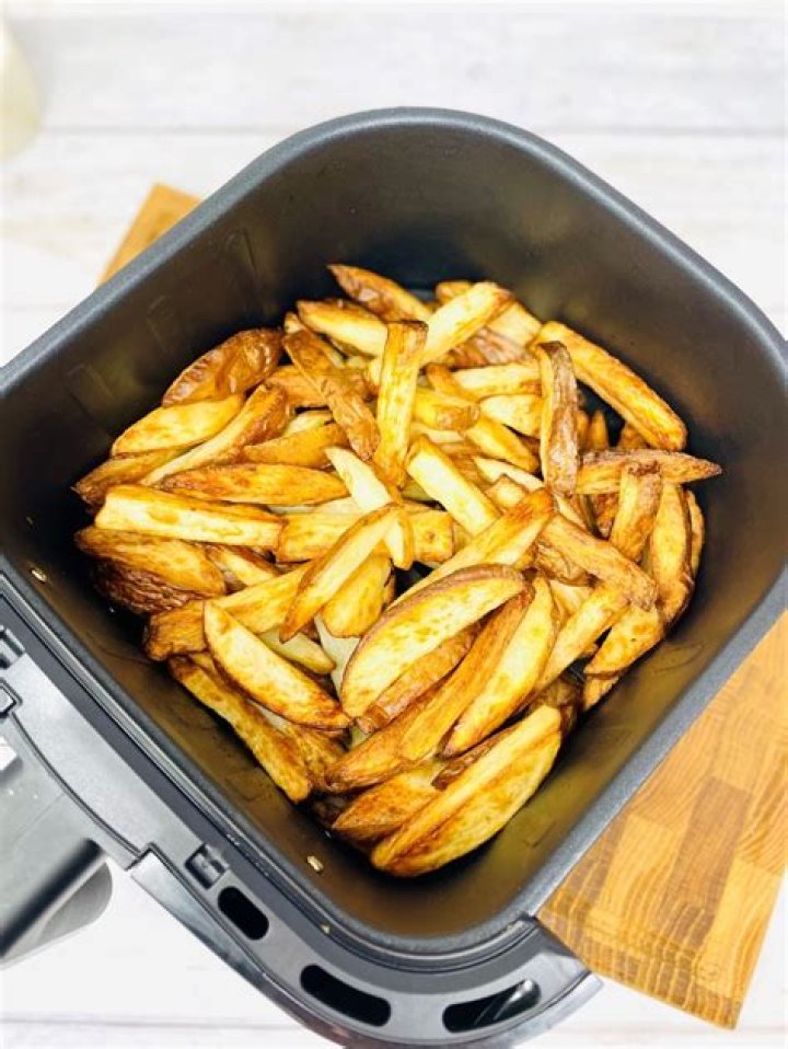 I make unreal salt and pepper chips in my Air Fryer - they’re super quick to make & taste amazing