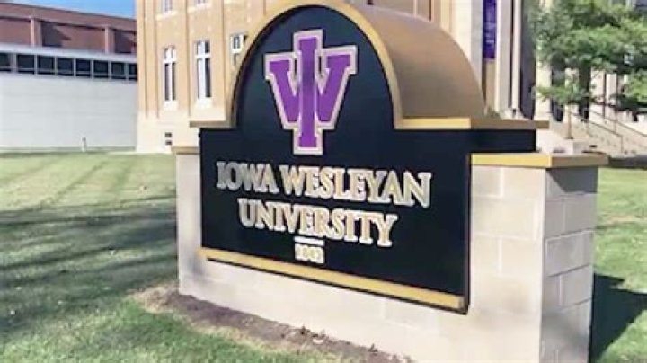 Iowa Wesleyan University auctions off school assets