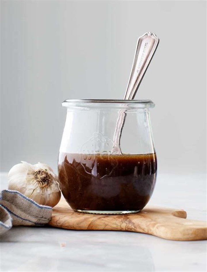 Is balsamic vinegar same as Italian dressing?