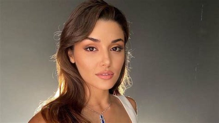 Is Hande Erçel married? Husband, Boyfriend, Net Worth, Height