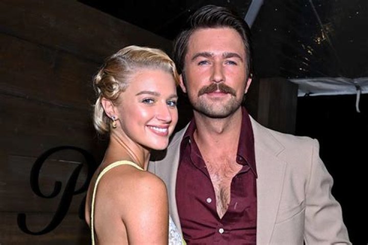 Is Julia Schlaepfer Married To A Husband?