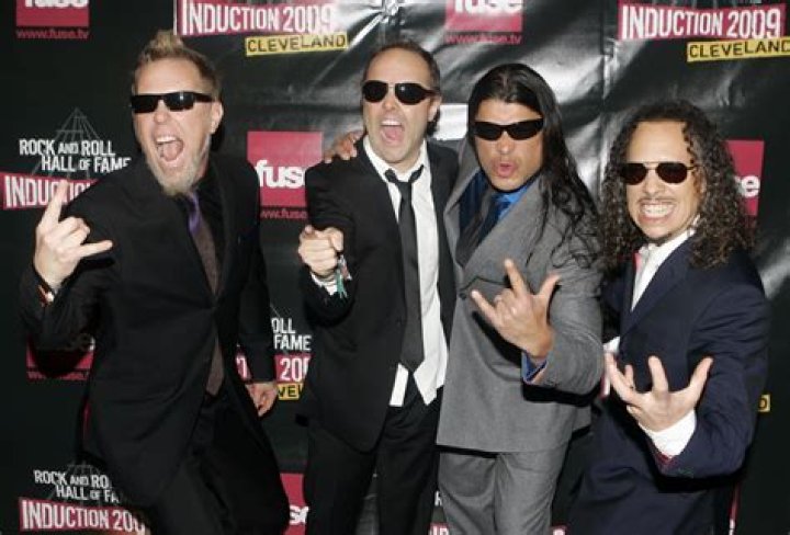 Is Kirk Hammett Gay? Kissing His Bandmate Lars Ulrich Makes Fans Speculate About His Sexuality!