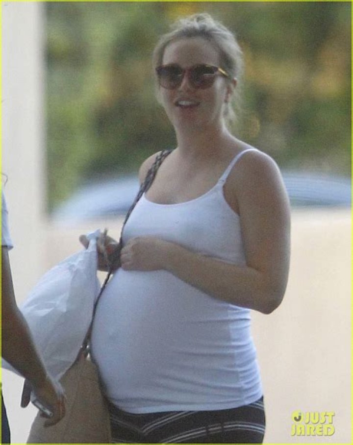 Is Leighton Meester Pregnant? The Truth Behind The Gossip Girl Star's Baby Bump Rallshe