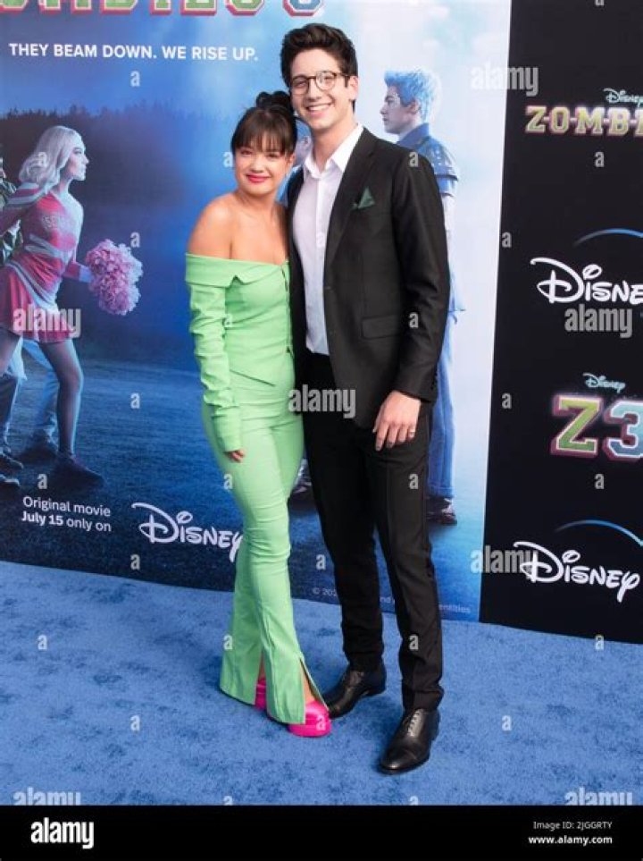 Is Peyton Elizabeth Lee Dating Milo Manheim?