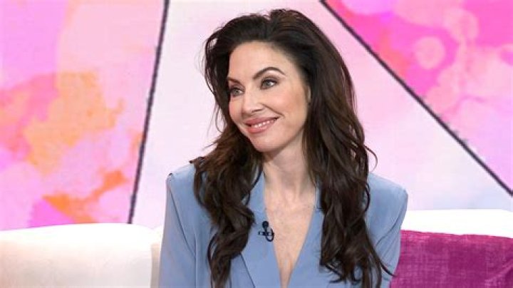 Is Whitney Cummings Gay? Reveals Her Sexuality On FLAGRANT’s Latest Episode!
