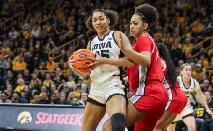 ‘It was a lot of fun’: Hannah Stuelke goes for Carver-Hawkeye Arena record 47