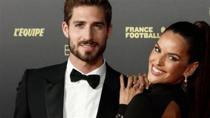 Izabel Goulart could be Victoria’s Secret Angel of the North if footie ace fella Kevin Trapp signs Newcastle United deal – The Sun