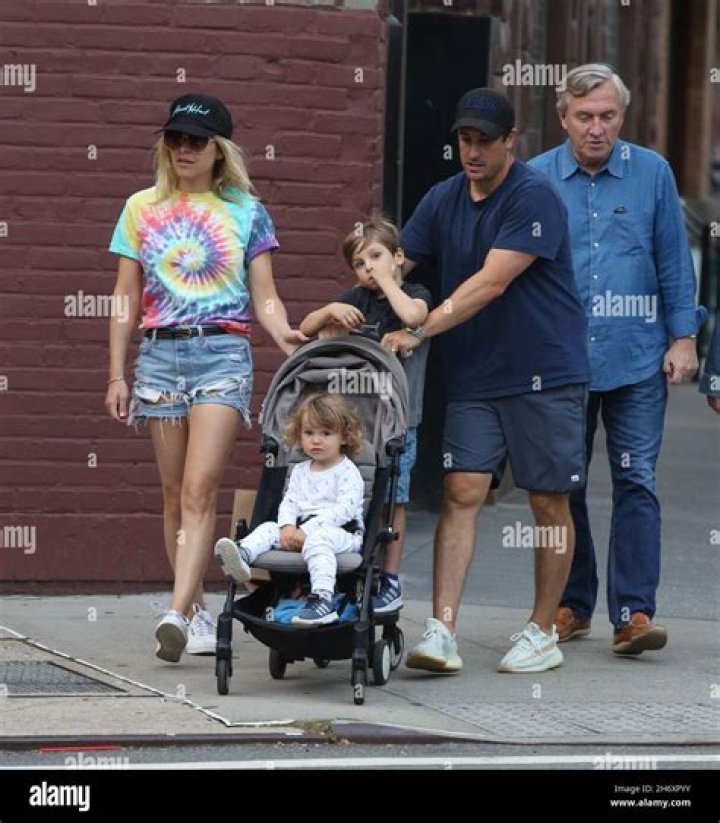 Jason Biggs Wife, Jenny Mollen, Children, Family, Net Worth, & More