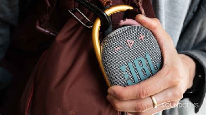 JBL Clip 4 Review: The Bluetooth Speaker You'll Want to Take Everywhere