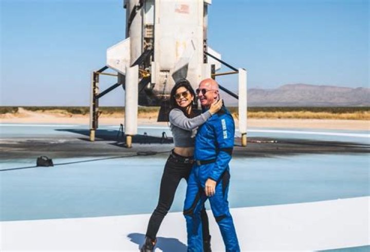 Jeff Bezos - Space, Wife & Amazon
